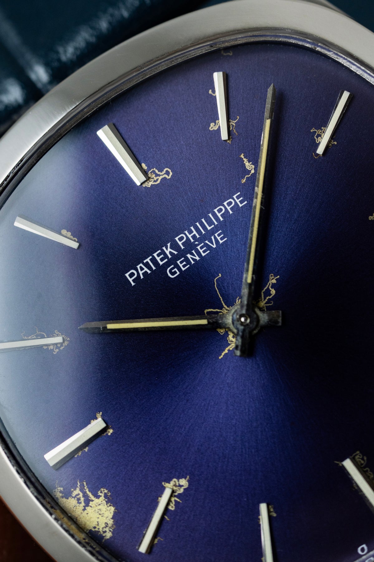 Patek Philippe Golden Ellipse 33mm - Ref. 3544G